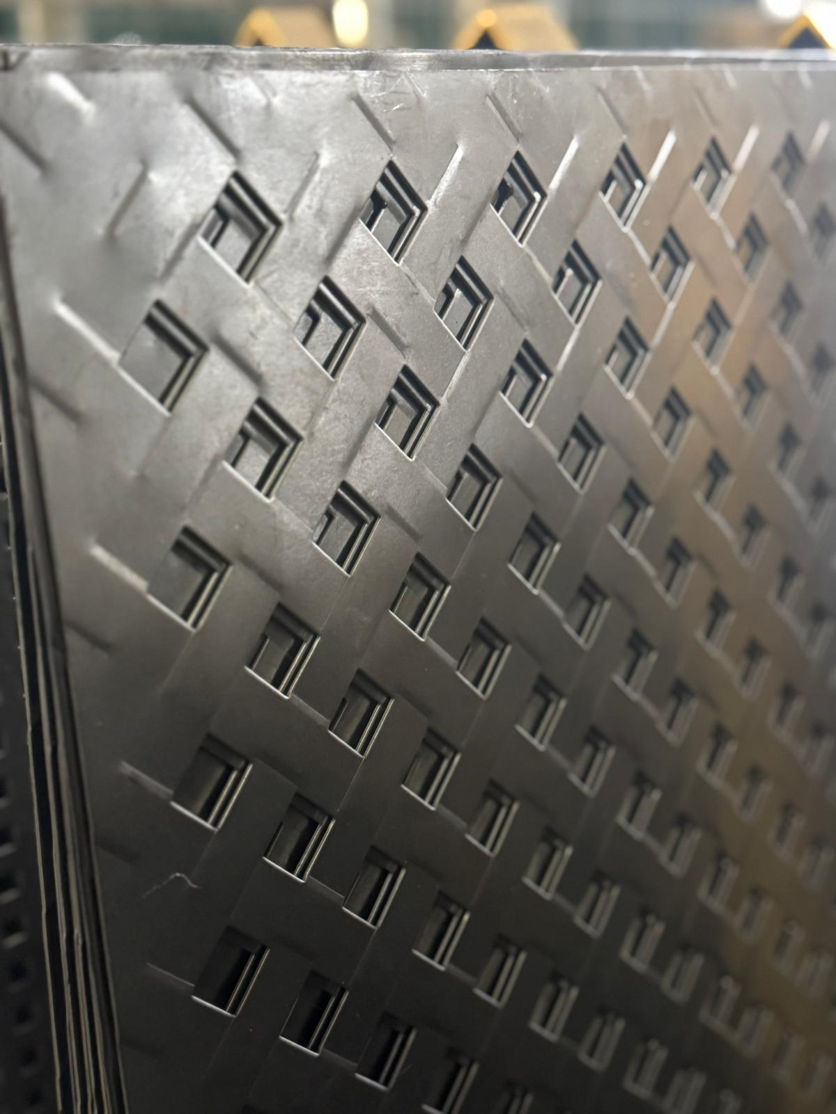 Detalle de chapa perforada decorativa